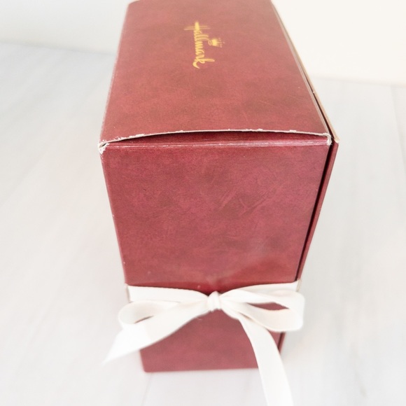 Hallmark • Addy An American Keepsake Ornament - Picture 6 of 12